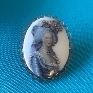 1970's Hand Painted Lady In Gray Porcelain Cameo
